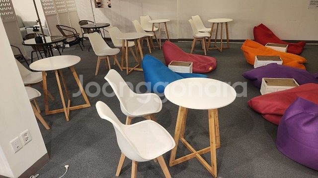 [최저가]원목 카페 식당 식탁 책상 화장대 테이블 의자--4