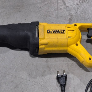 디월트 컷소 (DEWALT DW 303) 전기톱 중고 팝니다 이미지