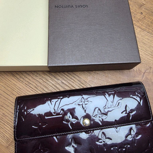 루이비통 모노그램 베르니 장지갑 버건디