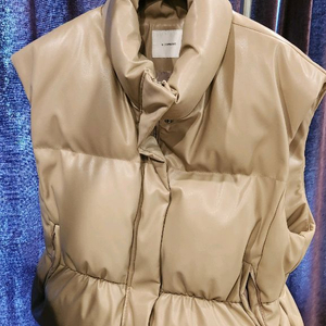 르꼬르망 레더패딩베스트 덕다운