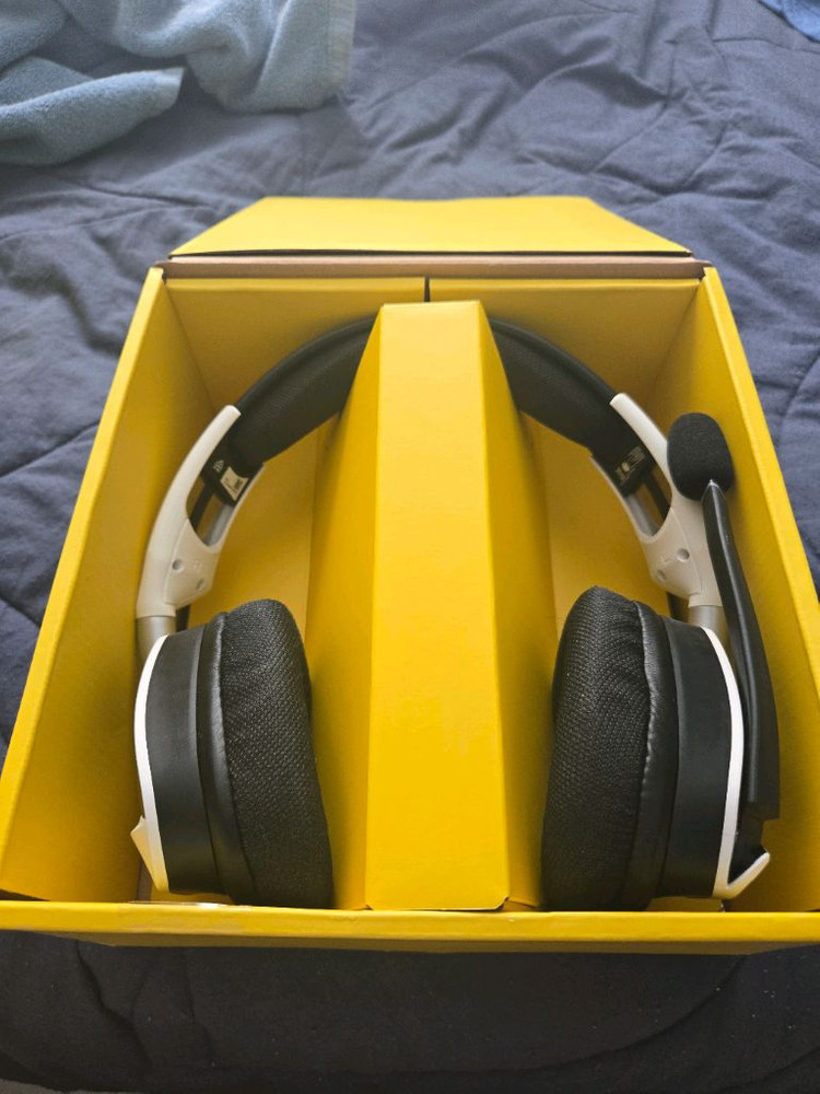 커세어 보이드 RGB 엘리트 팝니다--1