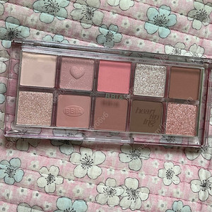 (새제품)삐아 에센셜 아이 섀도우 팔레트 유어핫팅 이미지