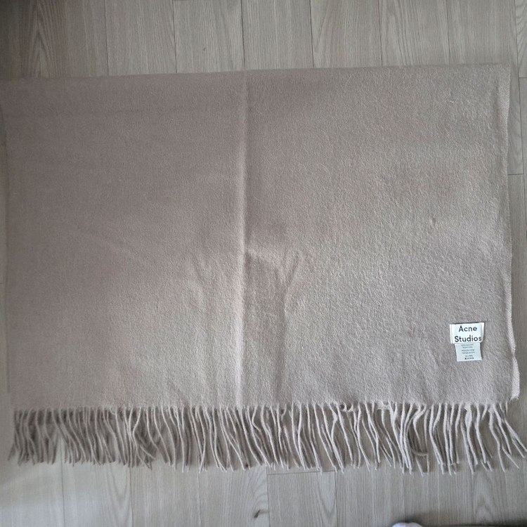 아크네 베이지 100% virgin wool 목돌이 이미지