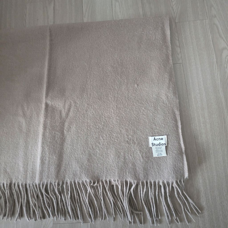 아크네 베이지 100% virgin wool 목돌이 이미지