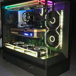 고성능 게이밍 컴퓨터 9800X3D, 5070TI, 32GB 팔아요