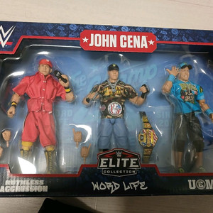 WWE 피규어 한정판 존시나 3팩 팝니다.