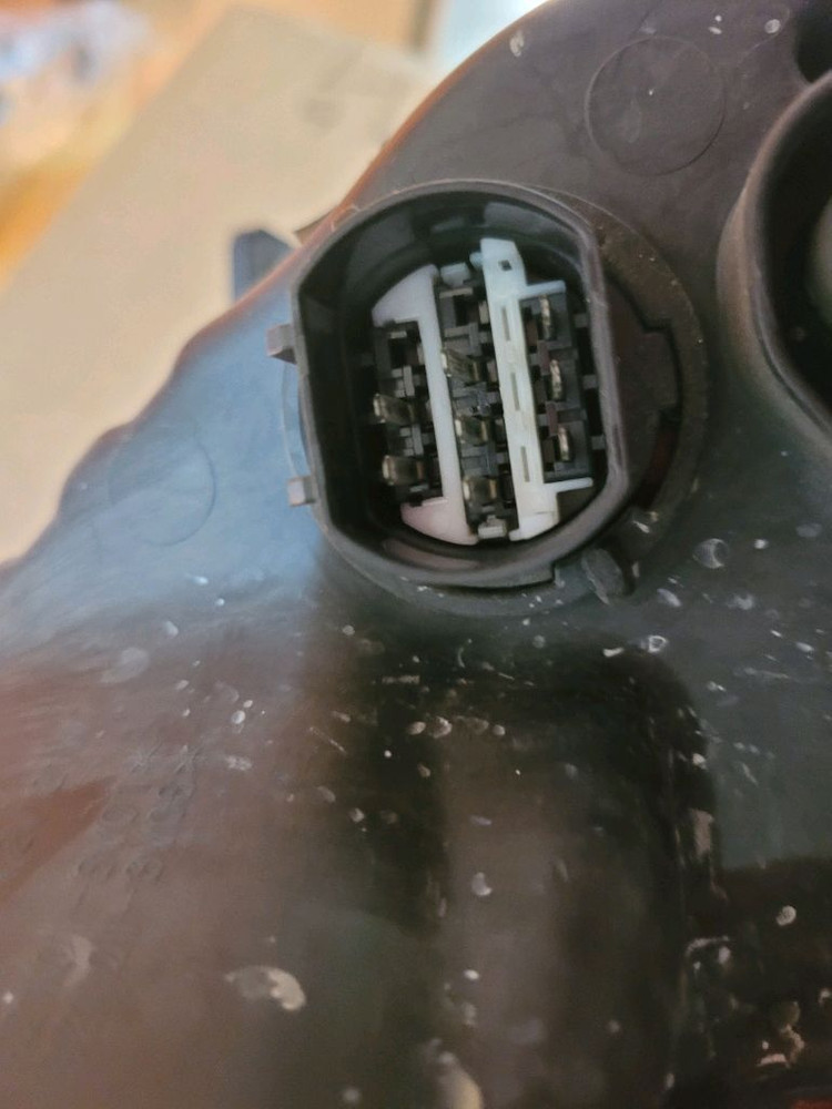 그랜저HG HID 헤드라이트 8핀 운전석 이미지