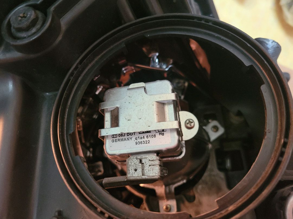 그랜저HG HID 헤드라이트 8핀 운전석 이미지