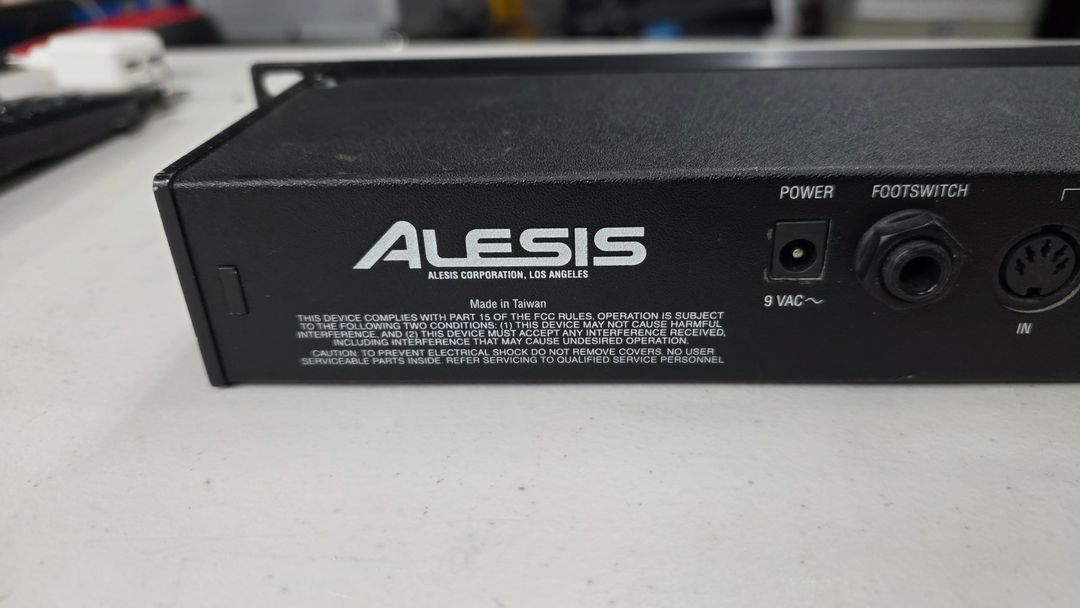ALESIS 이펙터 팝니다(12만원)--4