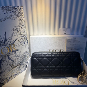 디올 레이디 까나쥬 양가죽 장지갑