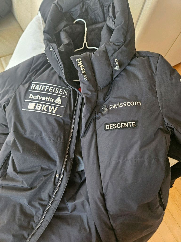 데상트 아우디 롱패딩 (실버패치)--1