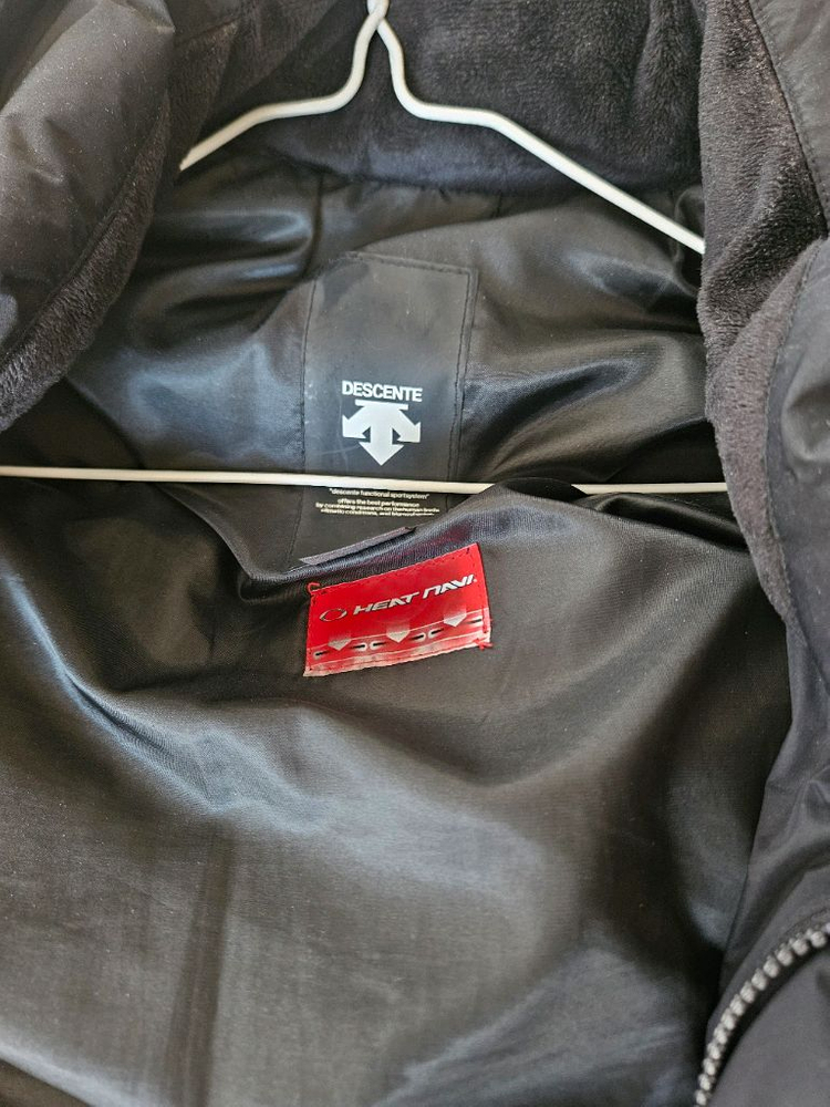 데상트 아우디 롱패딩 (실버패치)--2