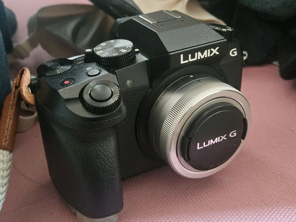 파나소닉 루믹스 DMC-G7 4K 미러리스 카메라 + 렌즈 이미지
