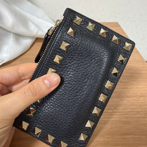 발렌티노 락스터드 카드지갑