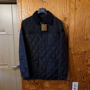 버버리 퀼팅 자켓 판매 합니다.