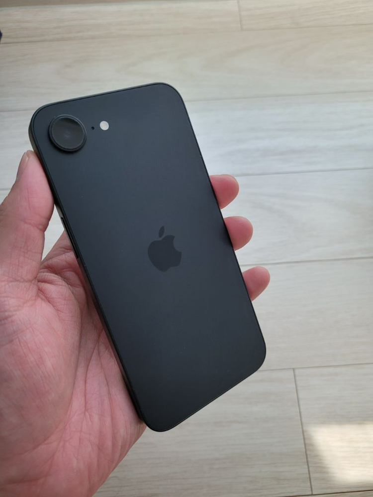 아이폰 16e 블랙 128기가--1