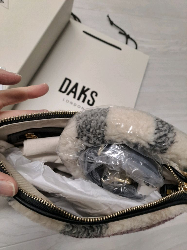 닥스 체크 에코퍼 클러치겸 크로스 새상품--3