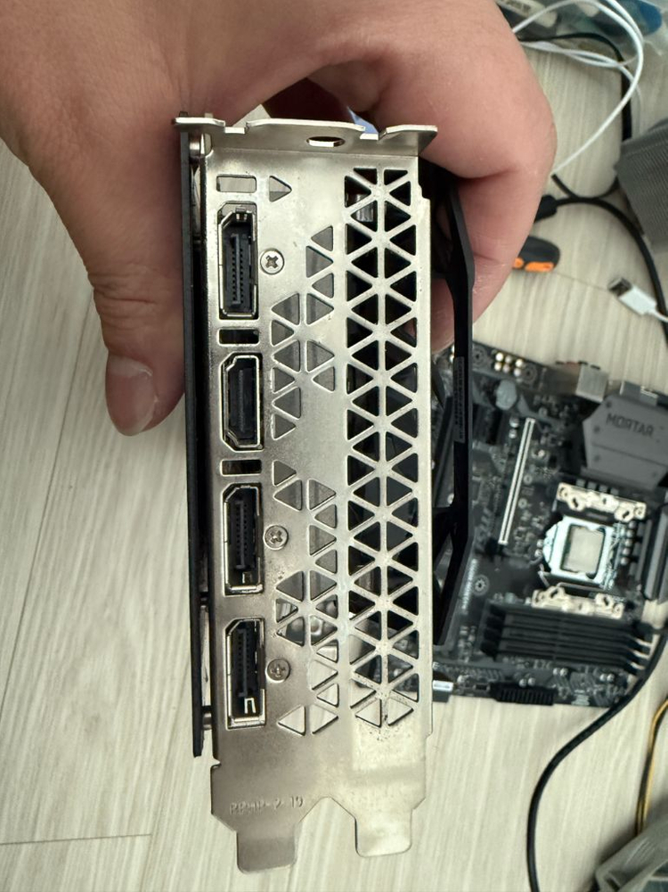 컬러풀 2070 super Gaming GT 판매해요--4