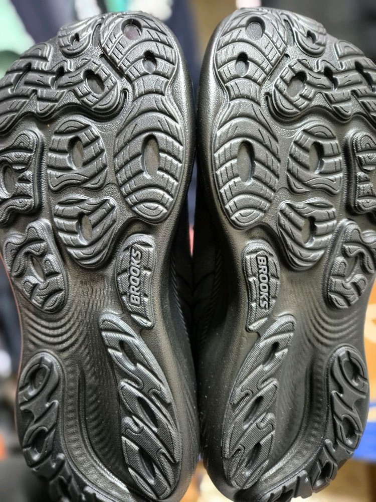 (새상품)브룩스 아드레날린 GTS 25 블랙 러닝화 265mm MEDUMI 새상품입니다--3