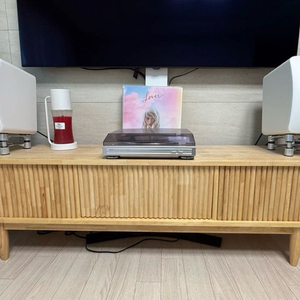 거실 TV장 판매 (레트로하우스 헤세 네추럴 1800 템바보드 라운드 원목 거실장)