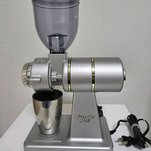 전동 커피 그라인더 이미지