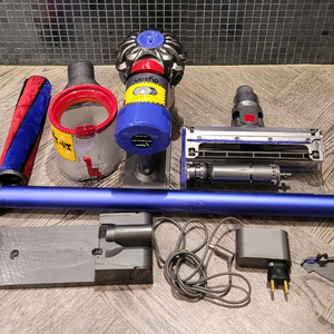 정품 다이슨 SV11 무선청소기 팝니다