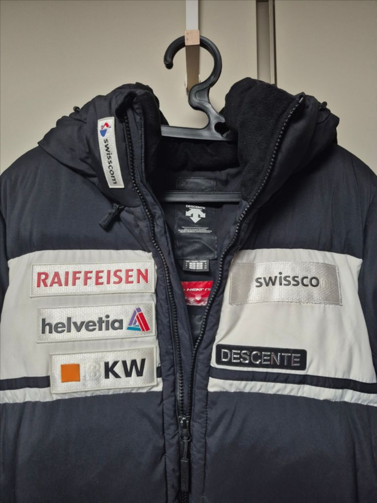 데상트 정품 스위스아우디 스키패딩 오리털 롱패딩 사이즈 100 판매합니다 이미지