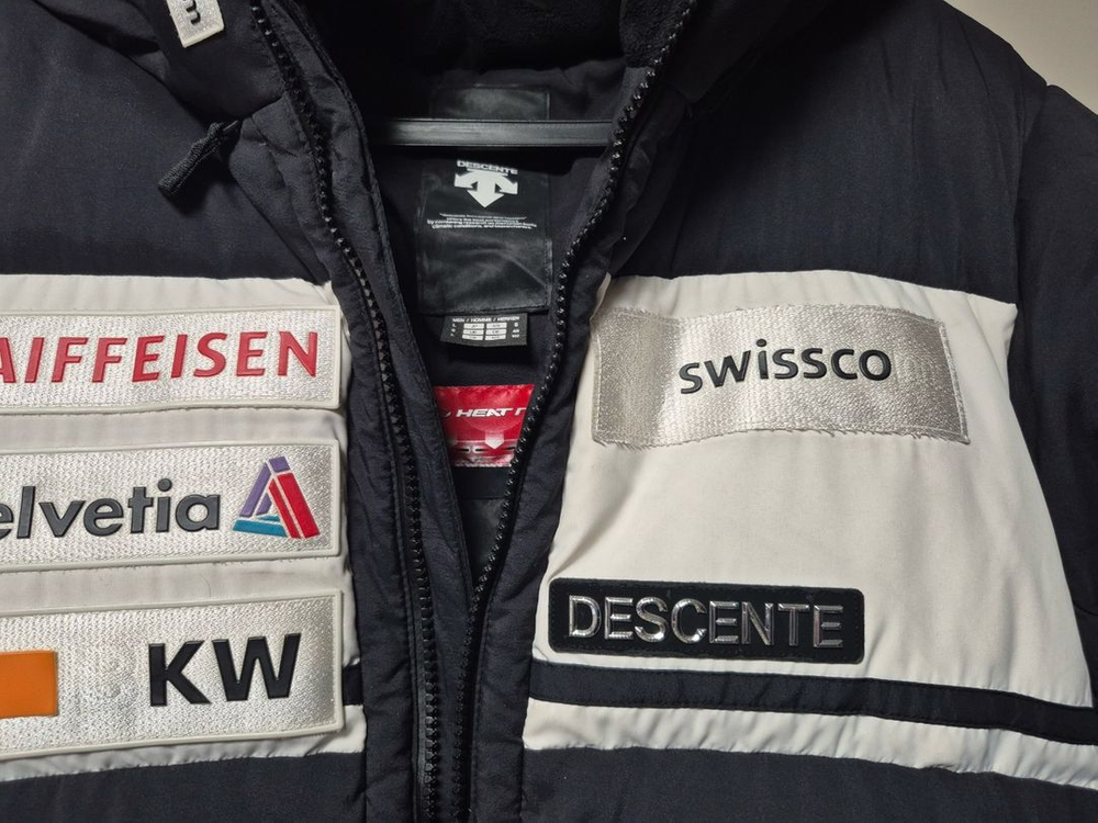 데상트 정품 스위스아우디 스키패딩 오리털 롱패딩 사이즈 100 판매합니다 이미지