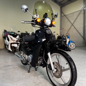 혼다 슈퍼커브110 23년식 1천Km 신차급 판매합니다.