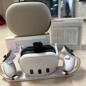 퀘스트3 128gb+충전독+헤일로스트랩+너클스트랩+휴대용케이스