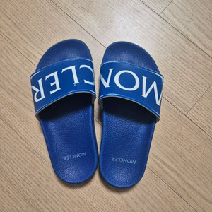 몽클레어 키즈 슬리퍼