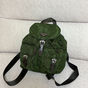 프라다 포코노 나일론 백팩 카키 스몰