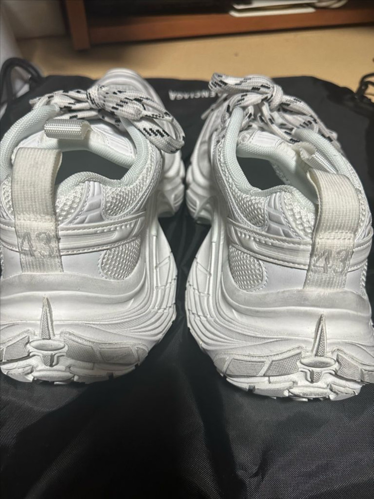 발렌시아가 6xl 화이트 43 이미지
