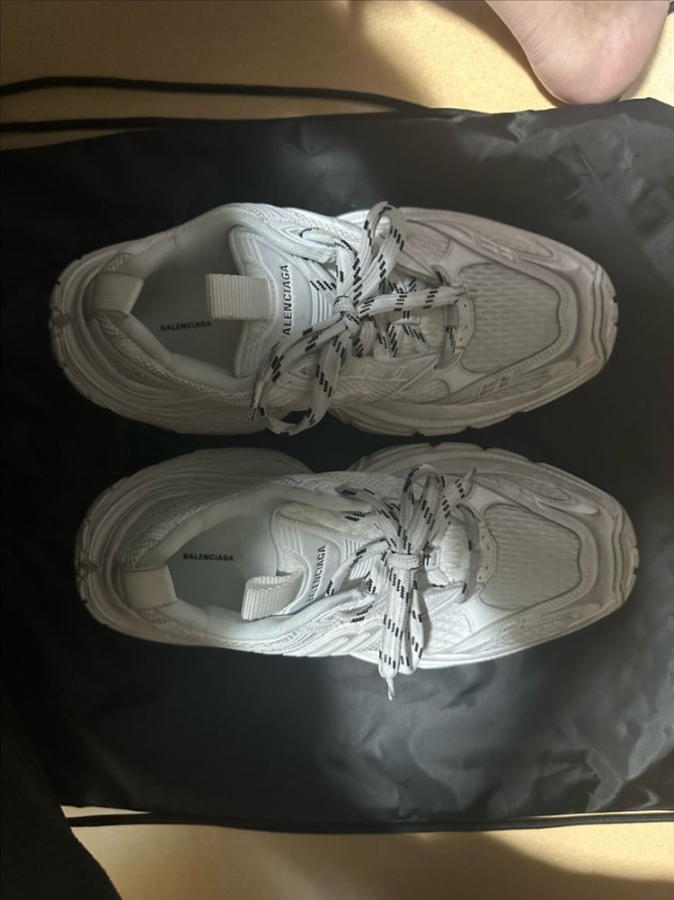 발렌시아가 6xl 화이트 43 이미지