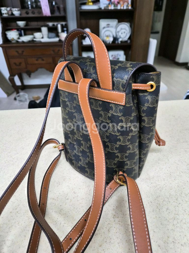 셀린느 백팩팝니다--1