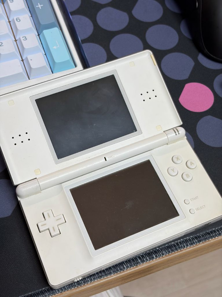 닌텐도 ds lite 화이트 + DSTT + 뉴슈마칩 일괄 12--1