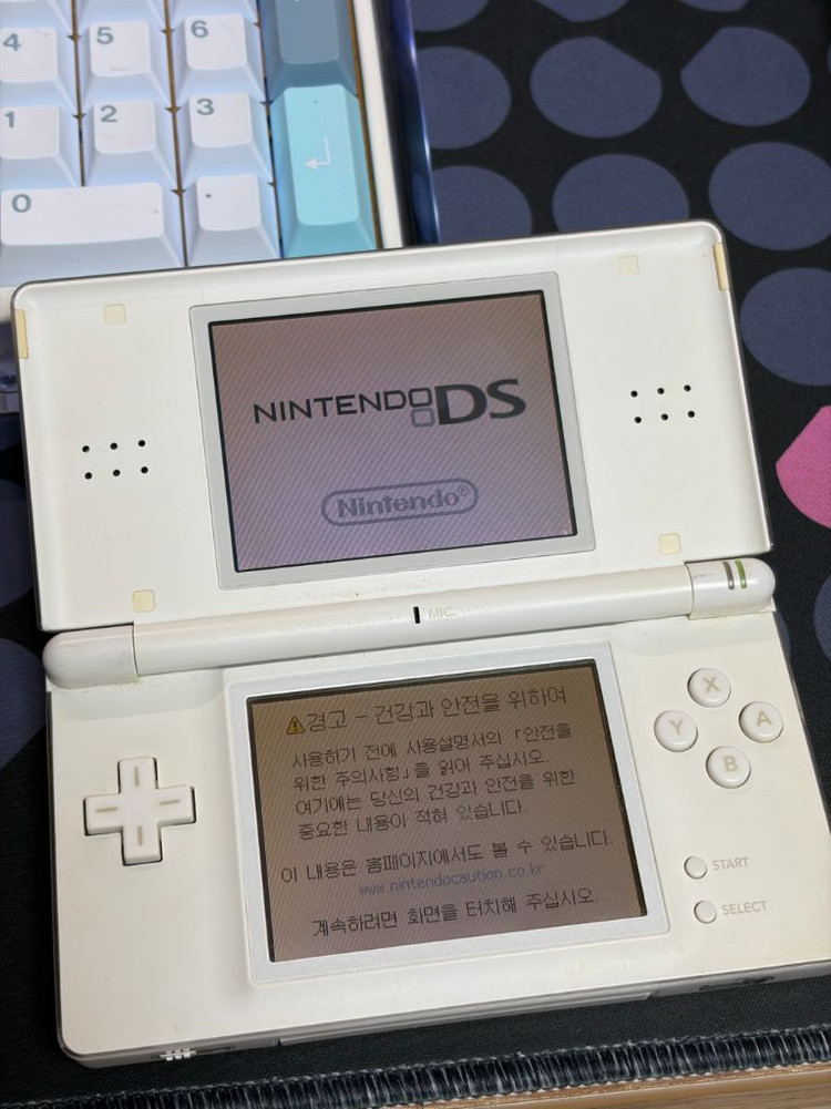 닌텐도 ds lite 화이트 + DSTT + 뉴슈마칩 일괄 12--2