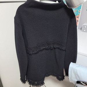 수술장식 반목폴라 하프넥 터틀넥 니트 블랙