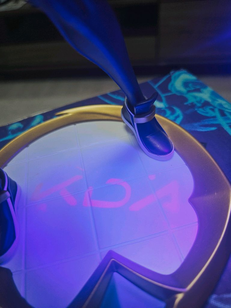 롤 kda 아칼리 unlocked 피규어 박풀 팝니다. 이미지