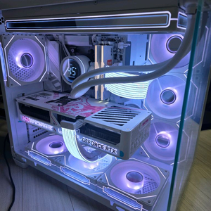 라이젠7 7800X3D RTX5070 화이트본체 이미지