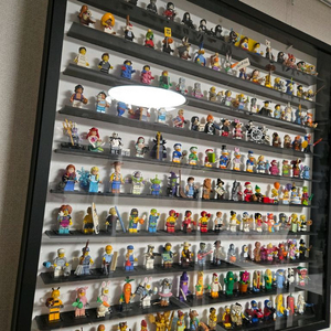 레고 미니피규어 및 160칸 액자 일괄로 팝니다