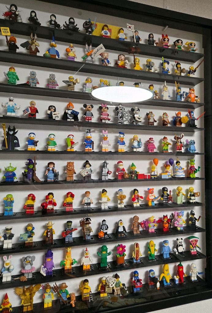 레고 미니피규어 및 160칸 액자 일괄로 팝니다--2