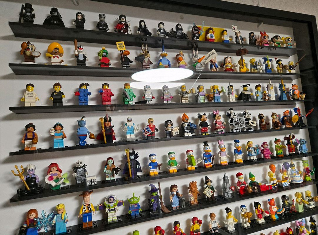 레고 미니피규어 및 160칸 액자 일괄로 팝니다--4