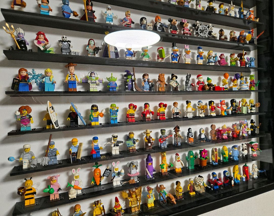 레고 미니피규어 및 160칸 액자 일괄로 팝니다--6