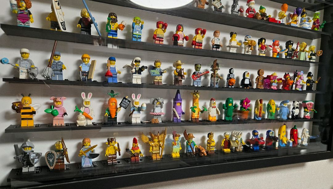 레고 미니피규어 및 160칸 액자 일괄로 팝니다--7