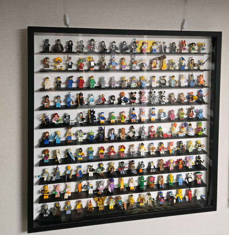 레고 미니피규어 및 160칸 액자 일괄로 팝니다--9