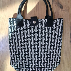 검은색 흰색 패턴 무늬 손가방 여성 가방 토트백