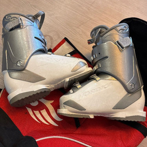 노르디카 여성 초급 스키부츠 225-235 이미지