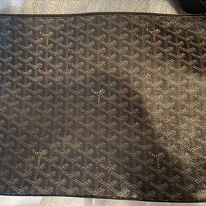 고야드 클러치GM사이즈 팝니다.