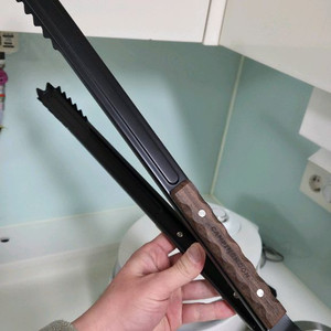 캠핑문 화로집게 미사용 새상품 판매해요.